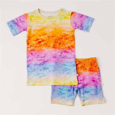 Muse threads - Muse Threads is a clothing brand that works with independent artists worldwide to create incredibly soft and vibrant clothing for all humans. From sleepwear to daywear and adult loungewear, Muse ... 